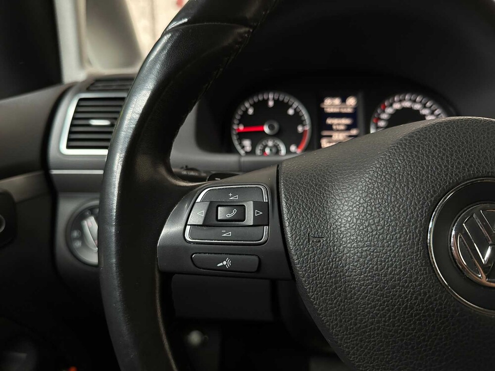 Volkswagen Touran 2.0 TDI Comfortline BlueMotion (AUTOMAAT) 140pk 2013, 8-KNN-06