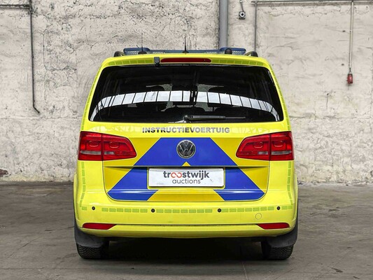 Volkswagen Touran 2.0 TDI Comfortline BlueMotion (AUTOMAAT) 140pk 2013, 8-KNN-06