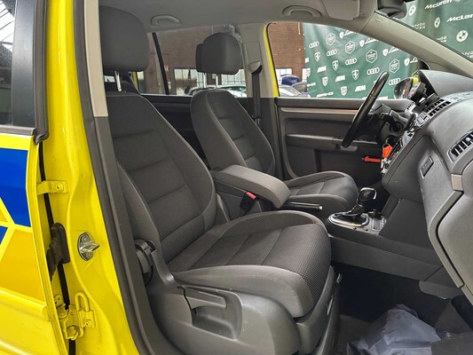 Volkswagen Touran 2.0 TDI Comfortline BlueMotion (AUTOMAAT) 140pk 2013, 8-KNN-06