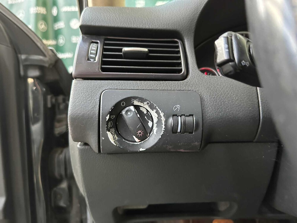 Audi A6 Avant 2.4 Quattro Exclusive 170pk 2002, 14-JP-NK