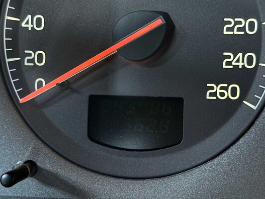 Volvo V70 2.4 T G.Ocean Race 200pk 2002, 97-JS-SG