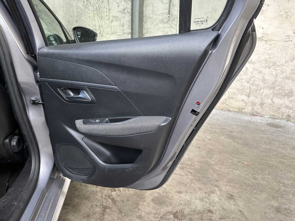 Peugeot 208 1.2 PureTech Style 75pk 2022, S-682-FJ