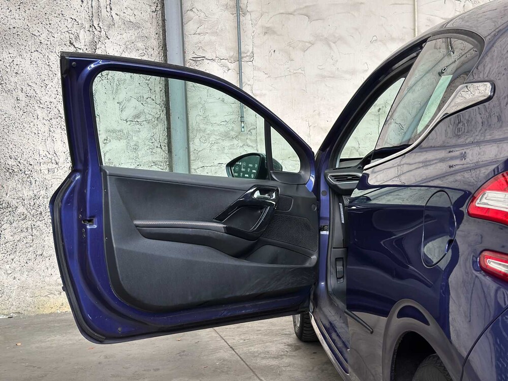 Peugeot 208 1.4 VTi Allure 95pk 2012, 31-XVB-3