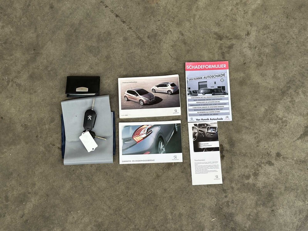 Peugeot 208 1.4 VTi Allure 95pk 2012, 31-XVB-3