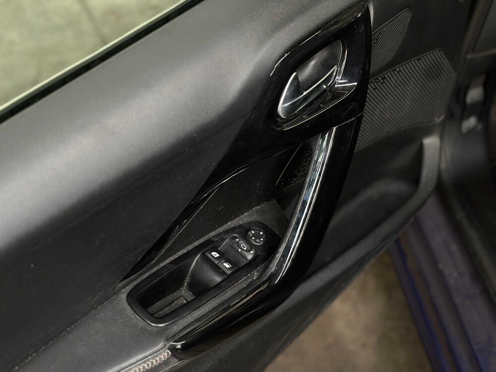 Peugeot 208 1.4 VTi Allure 95pk 2012, 31-XVB-3