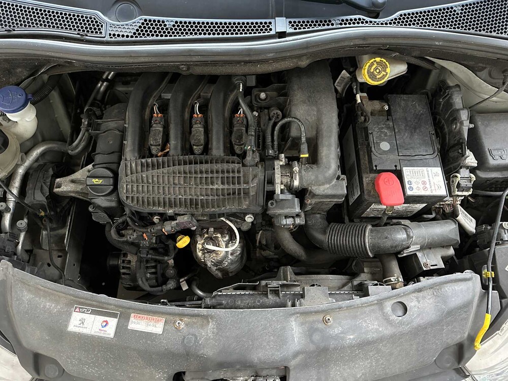 Peugeot 208 1.2 PureTech Allure 82pk 2017, RL-064-L