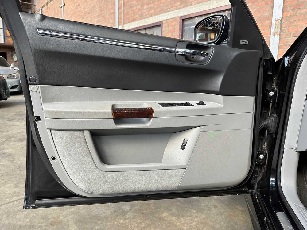 Chrysler 300C HEMI 5.7 V8 340pk 2005 -Youngtimer-