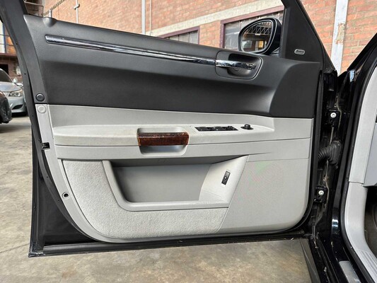 Chrysler 300C HEMI 5.7 V8 340pk 2005 -Youngtimer-