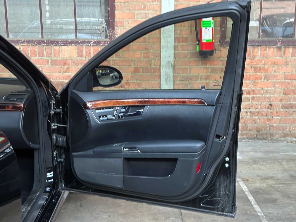 Mercedes S63 AMG 6.2 V8 518pk 2007