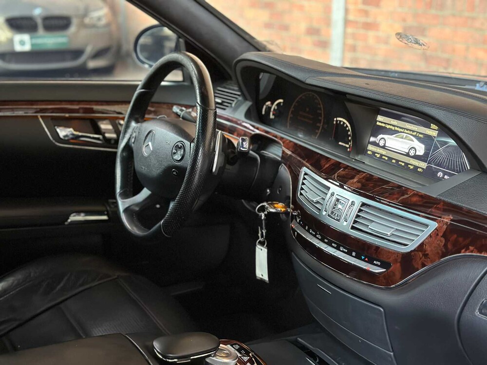 Mercedes S63 AMG 6.2 V8 518pk 2007