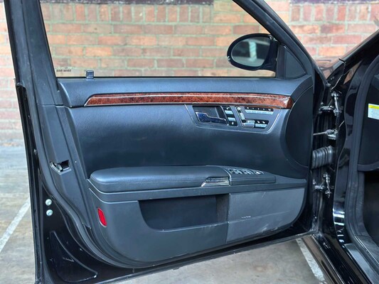 Mercedes S63 AMG 6.2 V8 518pk 2007