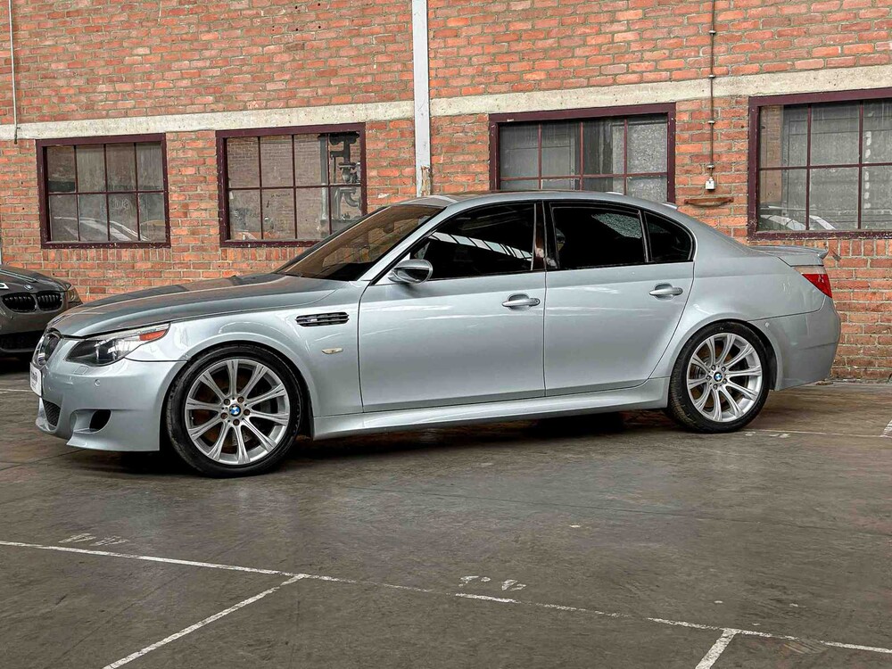 BMW M5 5.0 V10 500pk 2006 5-Serie