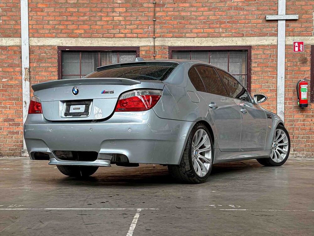 BMW M5 5.0 V10 500pk 2006 5-Serie