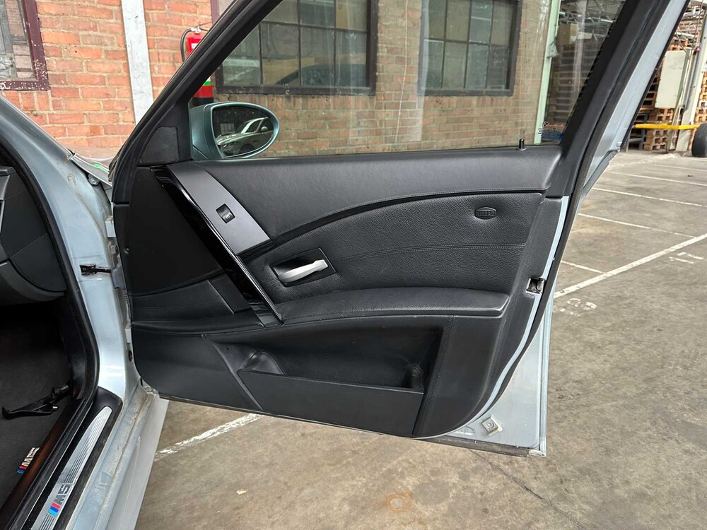 BMW M5 5.0 V10 500pk 2006 5-Serie