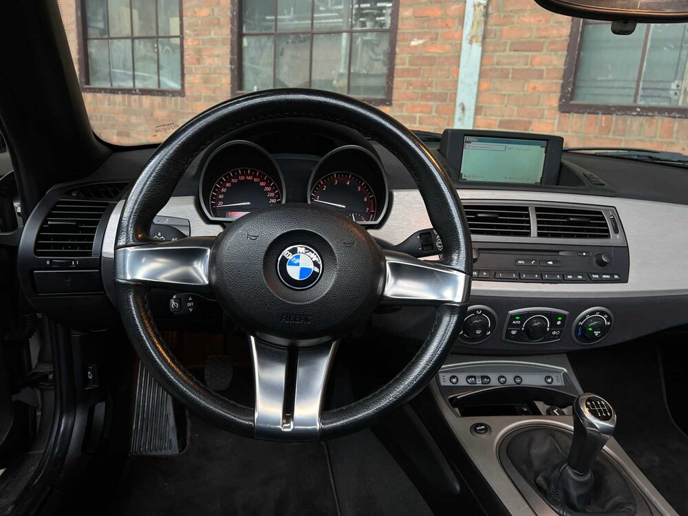 BMW Z4 Roadster 3.0i S 231pk 2004 (Hardtop + Softtop), 36-NV-HZ Youngtimer