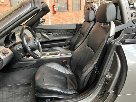 BMW Z4 Roadster 3.0i S 231pk 2004 (Hardtop + Softtop), 36-NV-HZ Youngtimer