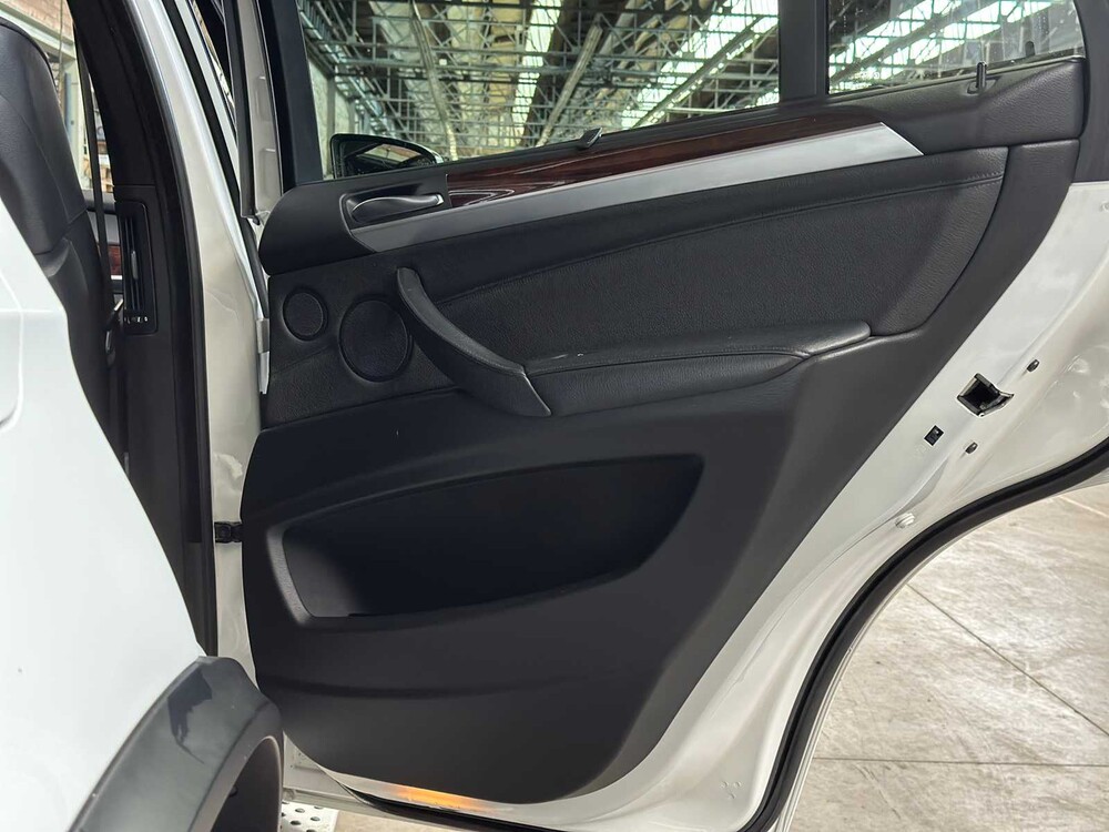 BMW X5 4.8l V8 354pk 2008