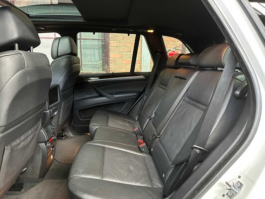 BMW X5 4.8l V8 354pk 2008