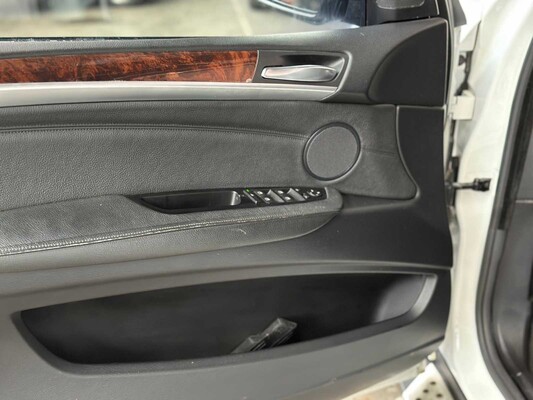 BMW X5 4.8l V8 354pk 2008