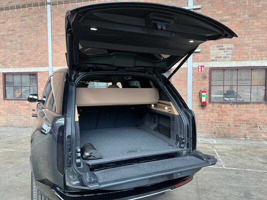 Land Rover Range Rover P460e HSE AWD 460hp 2025 -MY26- Plug-In Hybrid, HSF-72-F Manufacturer's Warranty