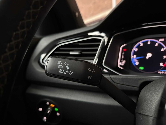 Volkswagen T-Roc R 2.0 TSI 4Motion -AKRAPOVIC- 300pk 2020