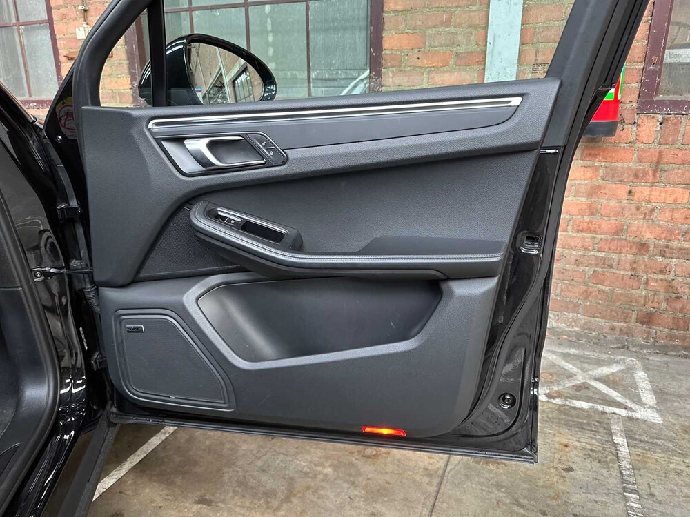 Porsche Macan 2.0 252pk 2018, RP-880-P