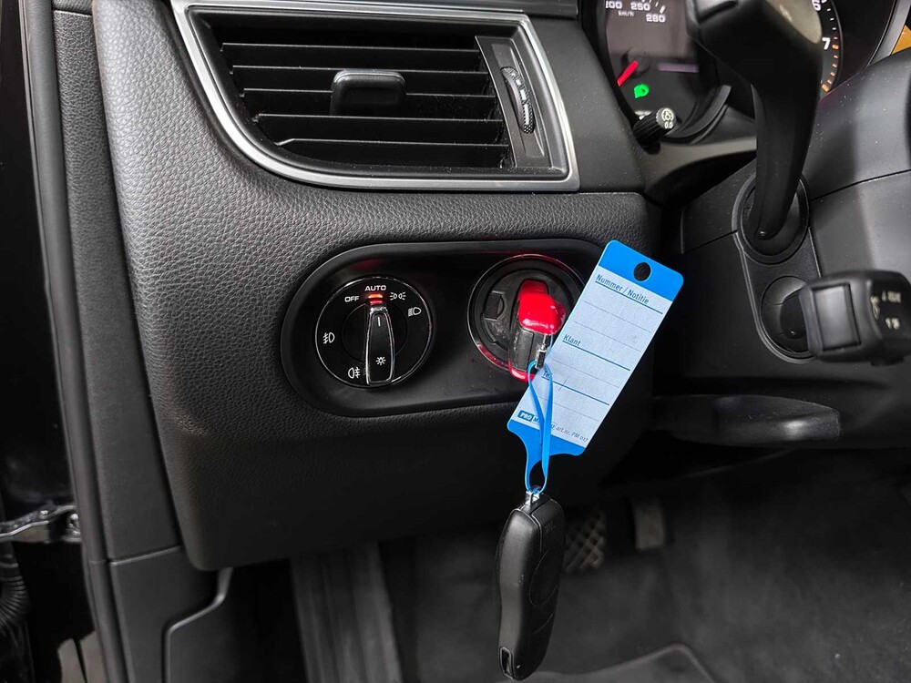 Porsche Macan 2.0 252pk 2018, RP-880-P