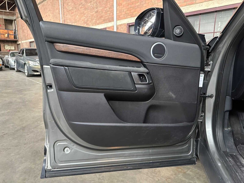 Land Rover Discovery 3.0 Td6 First Edition 7p. 258pk 2017, NT-499-K