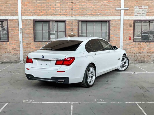 BMW ActiveHybrid7 M-Sport 3.0 L6 354pk 2014 7-serie