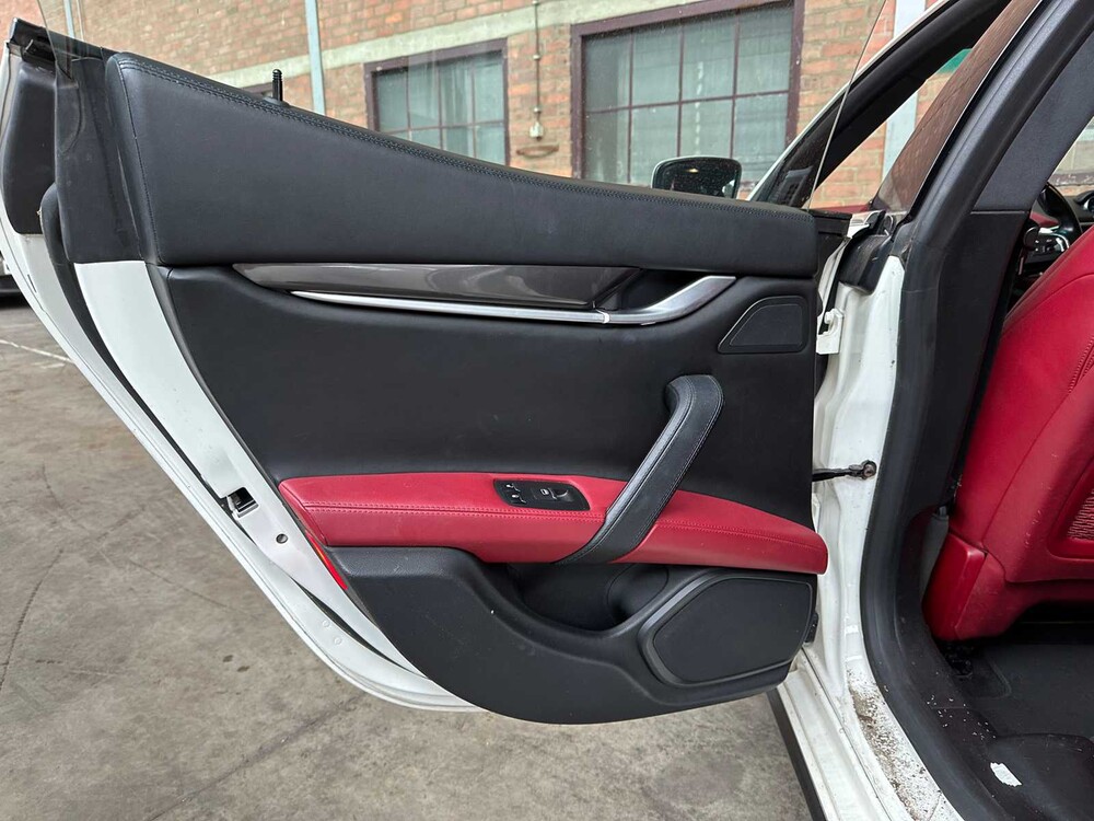 Maserati Ghibli 3.0 V6 D 275pk 2015, 9-ZSL-90