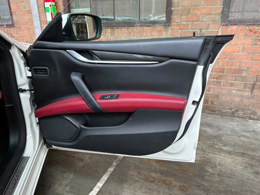 Maserati Ghibli 3.0 V6 D 275pk 2015, 9-ZSL-90