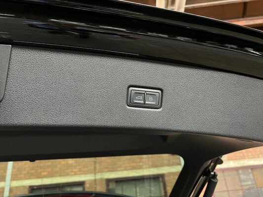 Audi Q8 60 TFSIe Quattro S-Line 490hp 2025 Plug-In Hybrid Factory Warranty