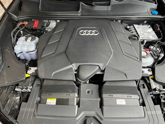 Audi Q8 60 TFSIe Quattro S-Line 490hp 2025 Plug-In Hybrid Factory Warranty