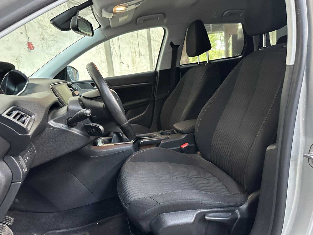 Peugeot 308 1.2 PureTech Allure 110pk 2015, ZT-579-K