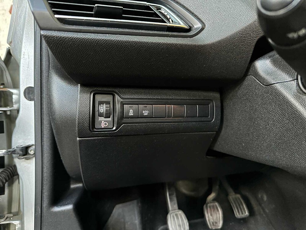 Peugeot 308 1.2 PureTech Allure 110pk 2015, ZT-579-K