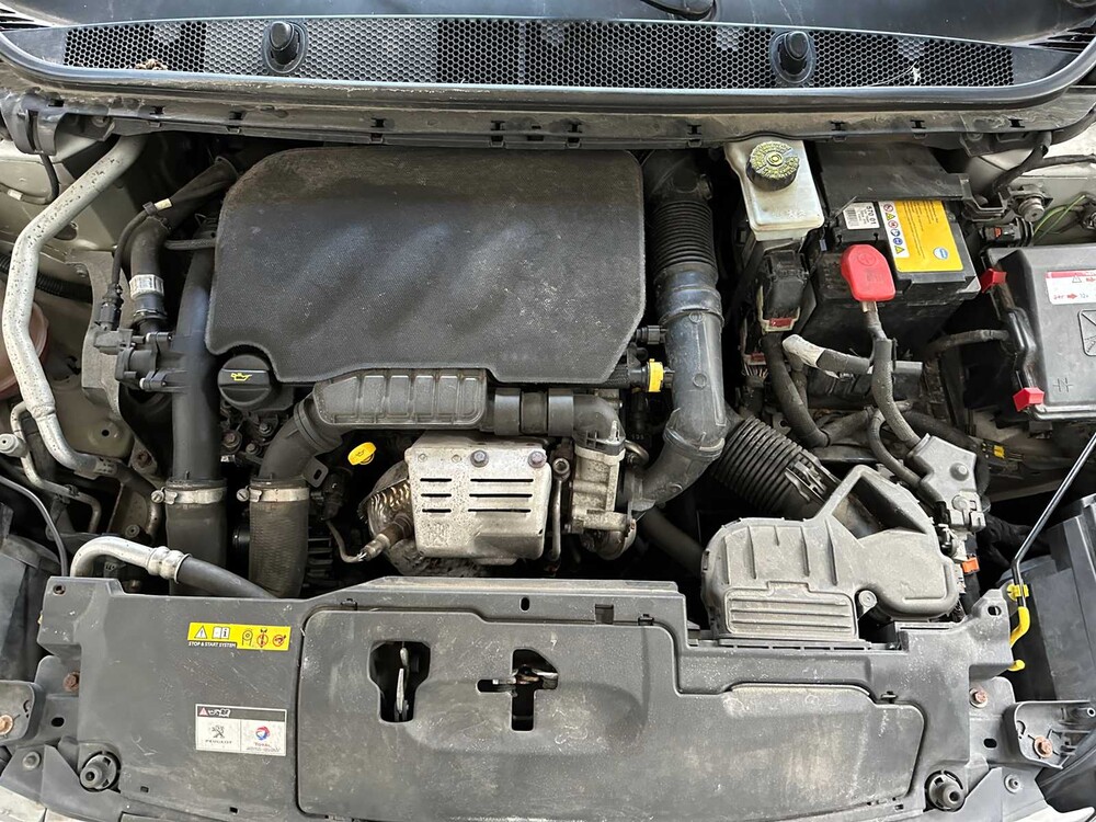 Peugeot 308 1.2 PureTech Allure 110pk 2015, ZT-579-K