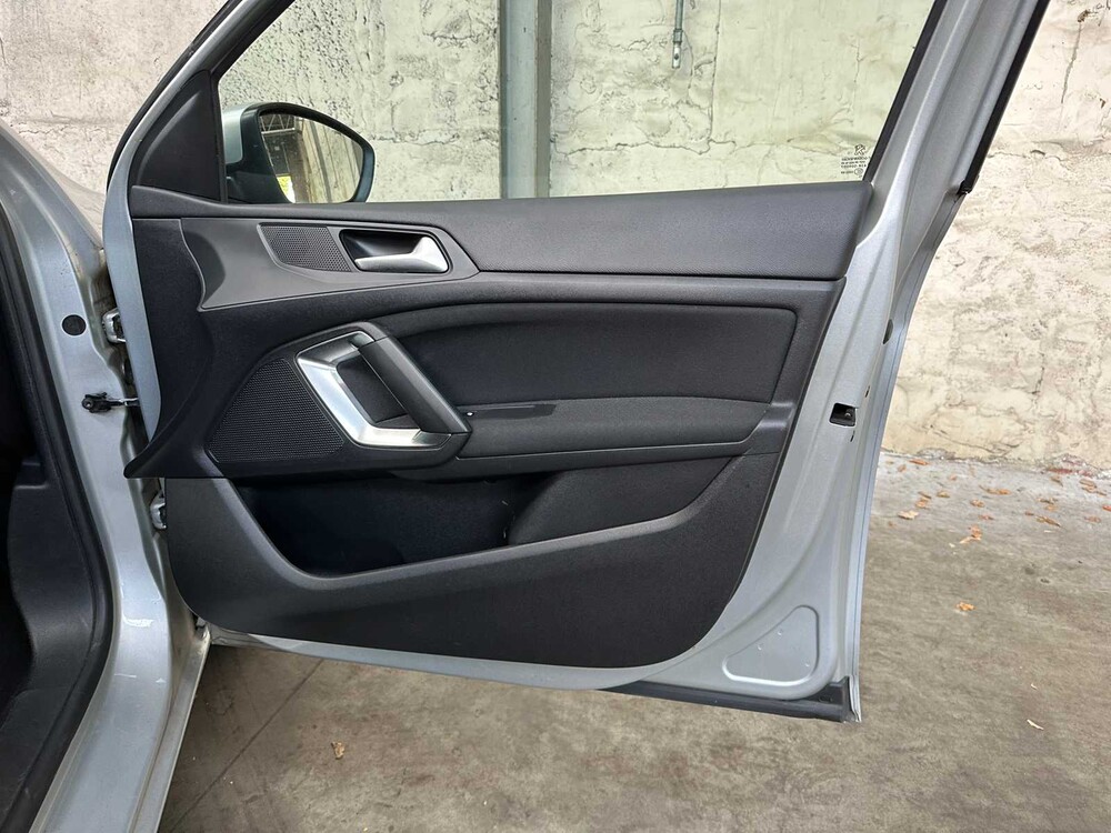 Peugeot 308 1.2 PureTech Allure 110pk 2015, ZT-579-K