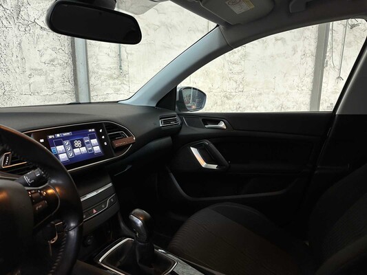 Peugeot 308 1.2 PureTech Allure 110pk 2015, ZT-579-K