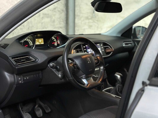 Peugeot 308 1.2 PureTech Allure 110pk 2015, ZT-579-K