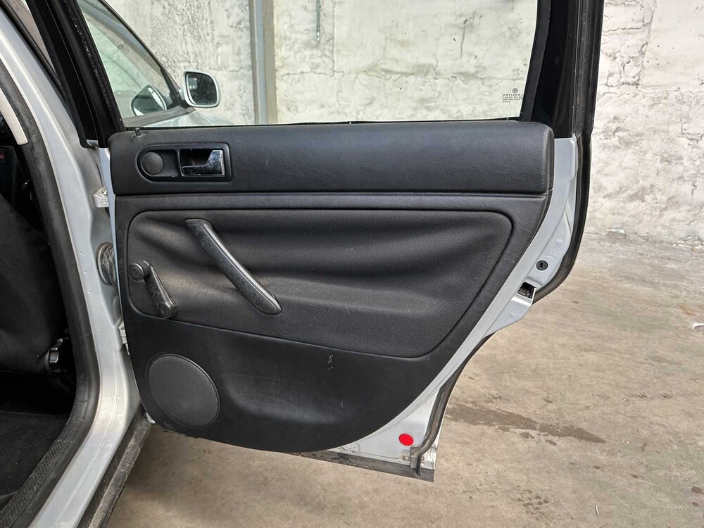 Volkswagen Passat 1.9 TDI Trendline 90pk 2000, 06-FD-FF