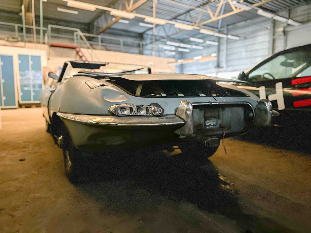 Jaguar E-Type XKE Cabriolet 4.2 6-cylinder in line Series 11/2 1968 Roadster