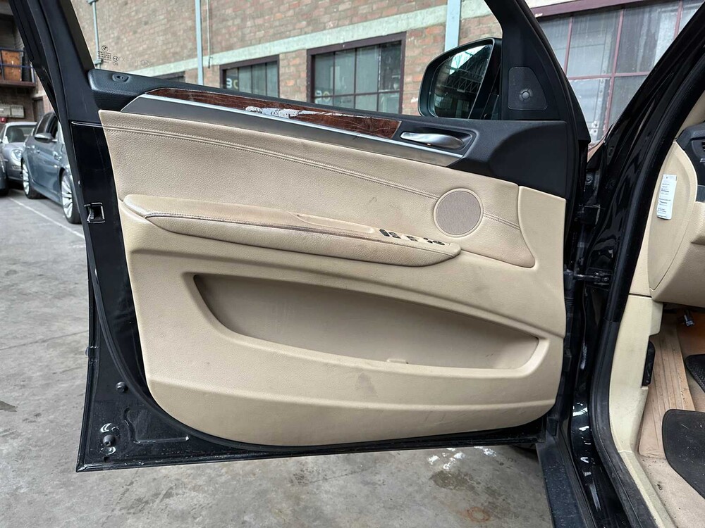 BMW X5 xDrive48i High Executive 7-Seater E70 355hp 2007, 02-XB-HG