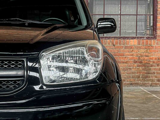 Toyota RAV4 2.0-16V VVT-i Sol (Automatic) 150hp 2004, 76-HFB-9 Youngtimer