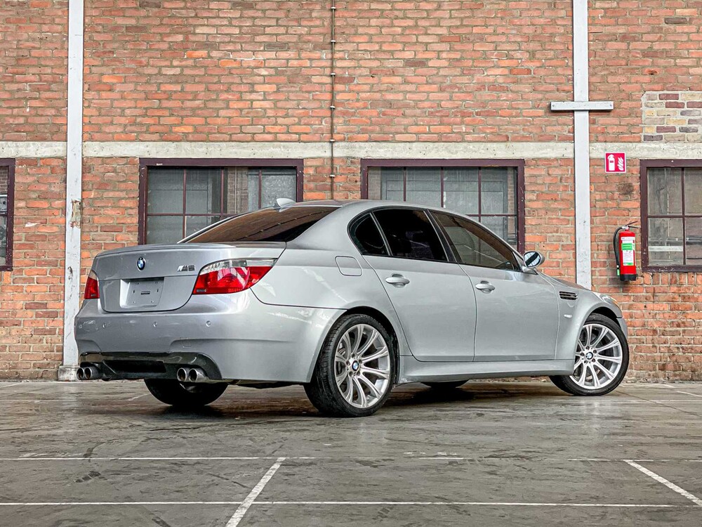 BMW M5 5.0 V10 E60 500hp 2006 5-series Youngtimer