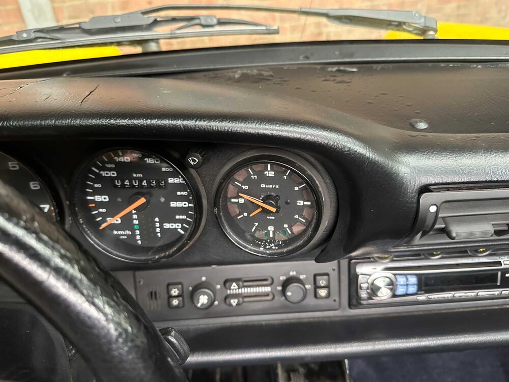 Porsche 911 964 Carrera Cabrio 250hp 1992 Youngtimer