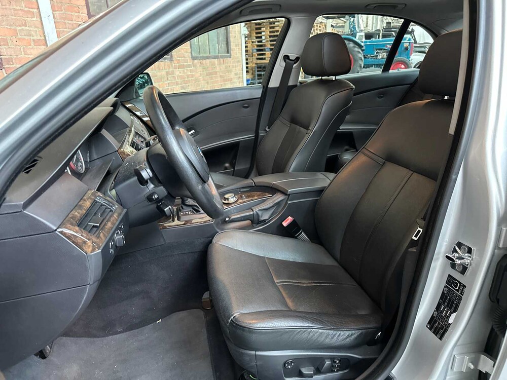 BMW 545i 4.4 V8 333hp 2003 5-series, G-647-VP