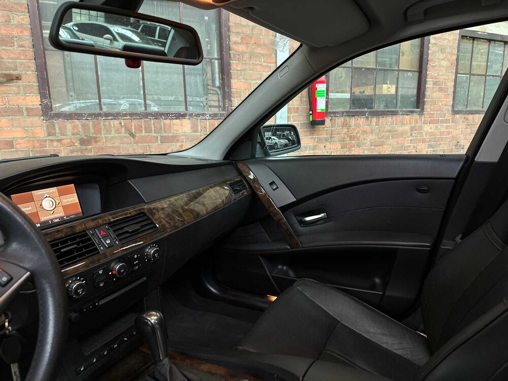 BMW 545i 4.4 V8 333hp 2003 5-series, G-647-VP