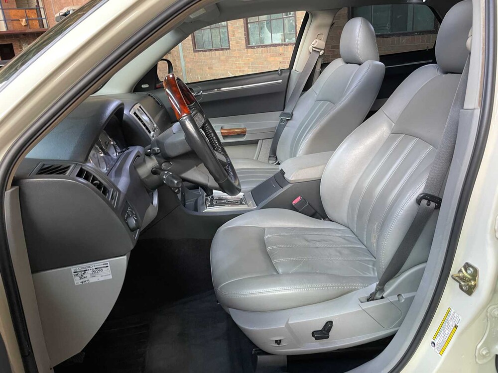 Chrysler 300C HEMI 5.7 V8 340hp 2006 Youngtimer