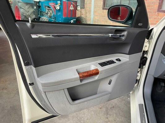 Chrysler 300C HEMI 5.7 V8 340hp 2006 Youngtimer