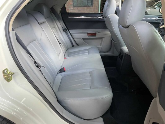 Chrysler 300C HEMI 5.7 V8 340hp 2006 Youngtimer